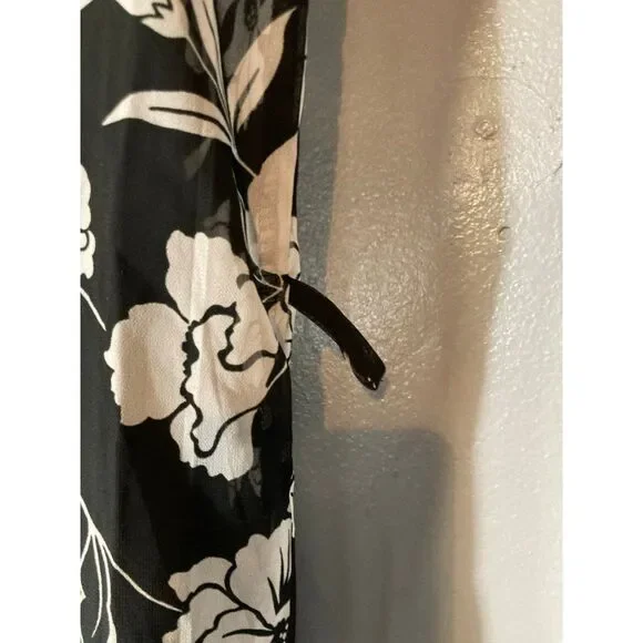 Secret treasures black and white floral robe - Picture 5 of 8